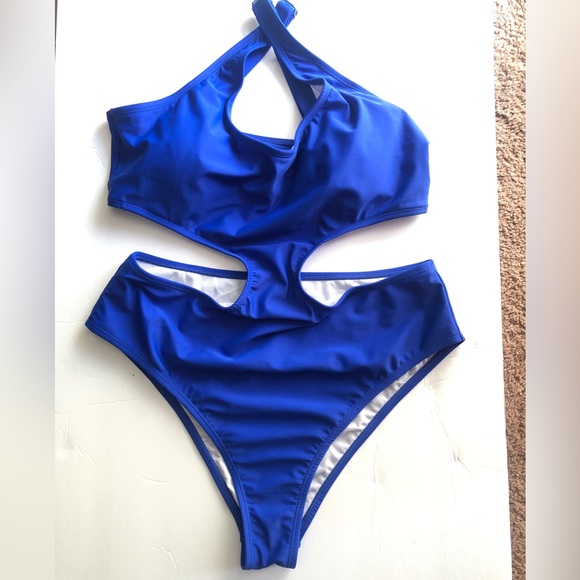 NWOT - Women’s One Piece Swimwear! - Picture 4 of 7